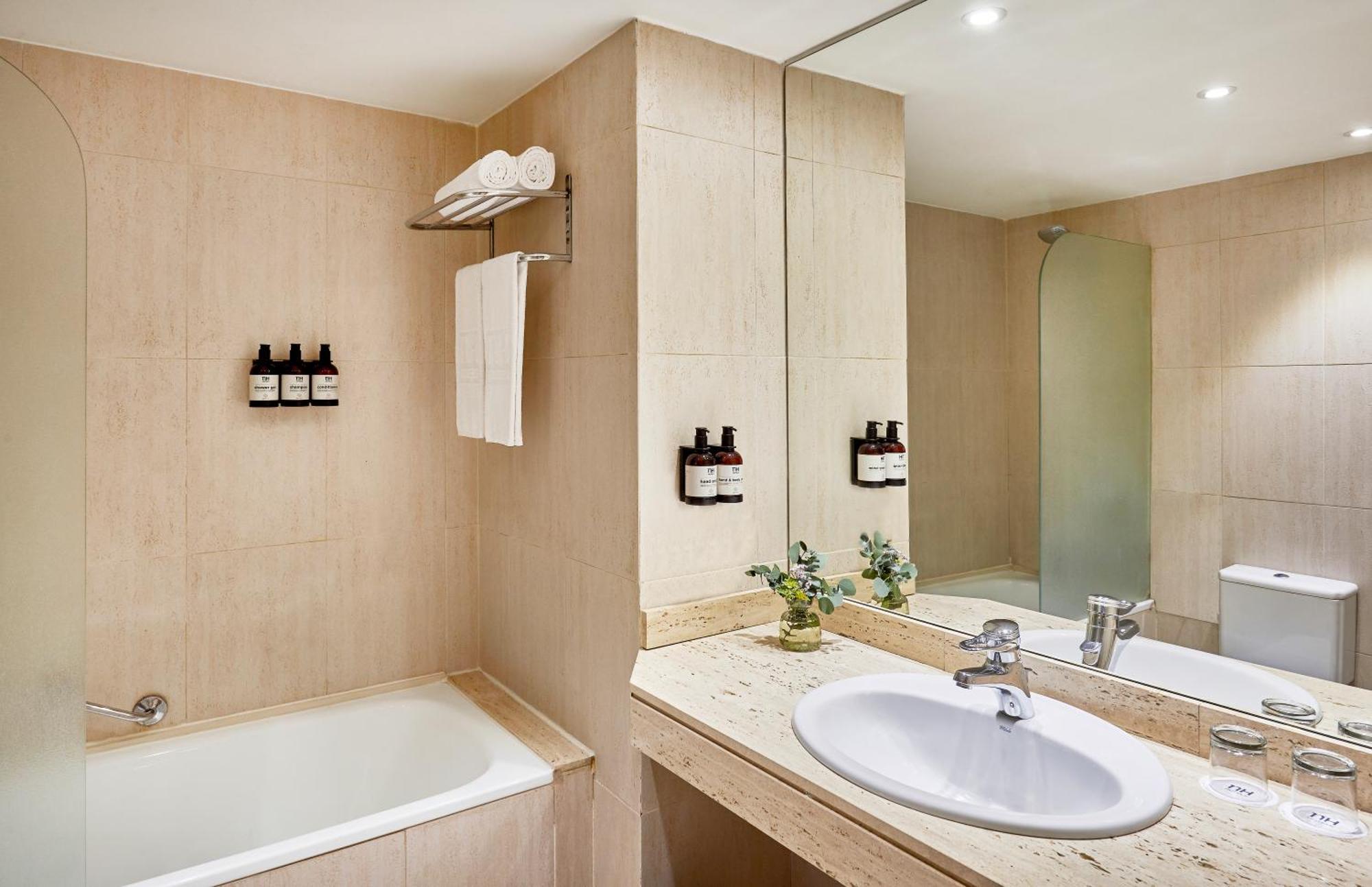 Hotel Nh Ciutat De Reus Zewnętrze zdjęcie